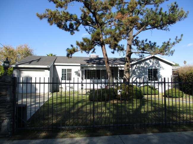 Building Photo - 18649 Chase St Rental