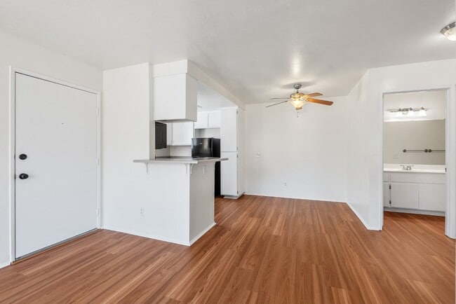 Photo - 215 Woodland Pky Unit 201