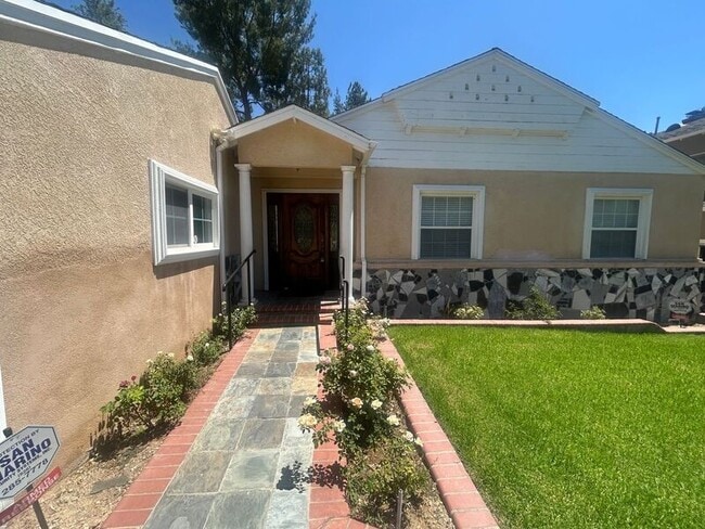 Photo - 429 Paulette Pl