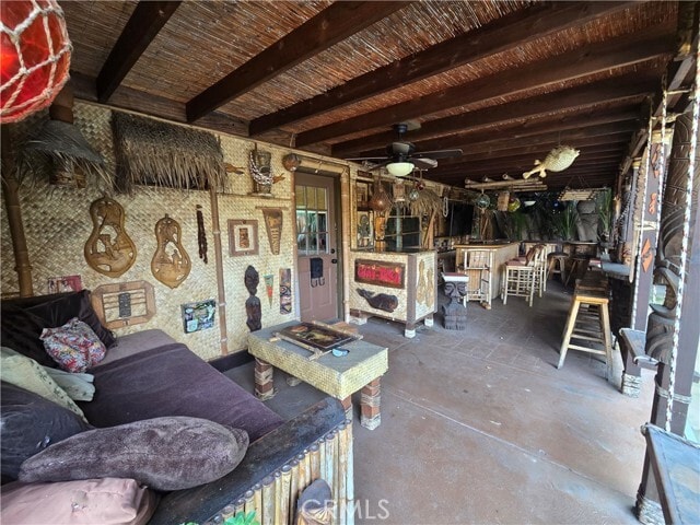 Building Photo - 617 N Beachwood Dr