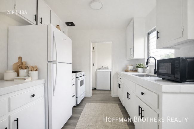 Building Photo - 1258 Virgil Ave Unit 2