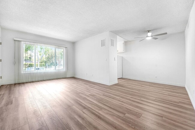 Building Photo - 402 Montana Ave Unit 4