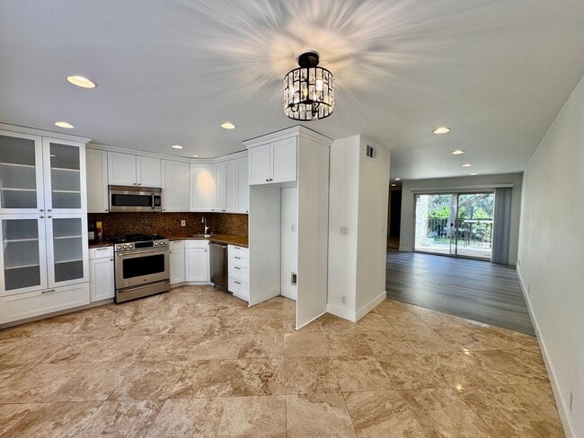 Beautifully remodeled townhouse - Beautifully remodeled townhouse