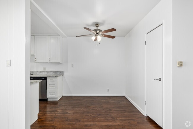 1BR, 1BA - 750SF - Dining Room - 7550 Fountain Ave