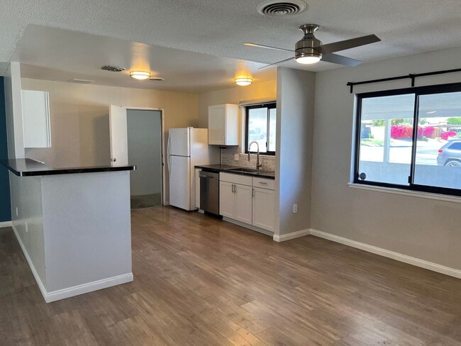 Photo - 2-Bedrooms and 2-Bathrooms Home
Palm Desert