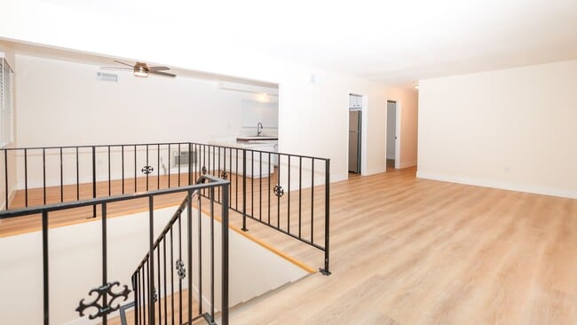 Building Photo - 563 S Fashion Park St Unit C