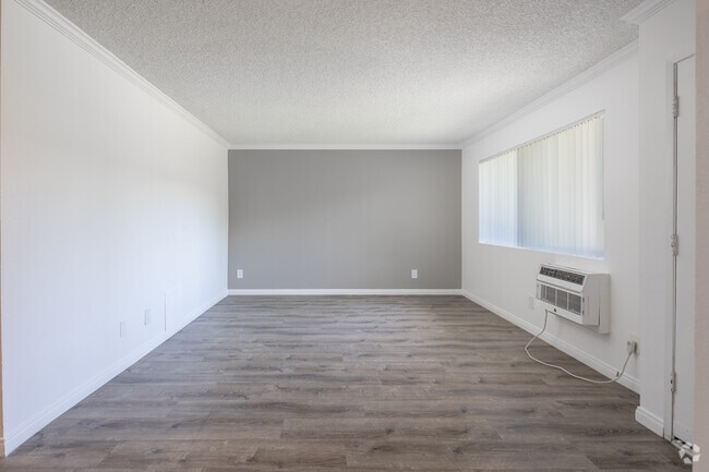 2BR, 2BA - 888SF - Living Room - Villa La Paz