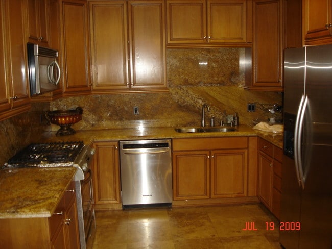Building Photo - 5255 Hermitage Ave Rental