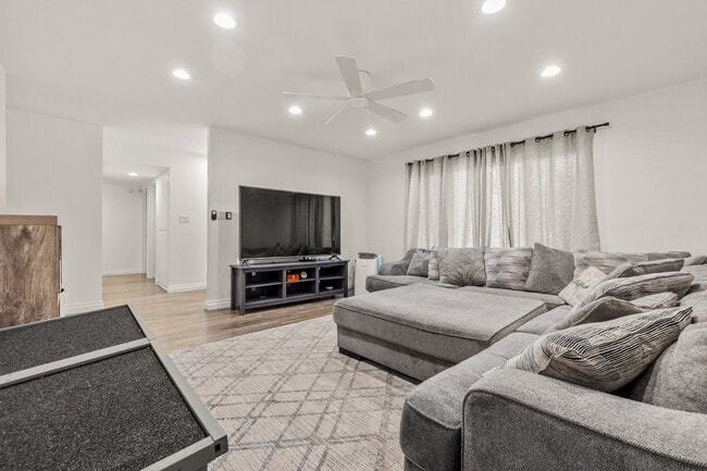Photo - 15634 Wharff Ln