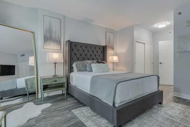 Photo - 425 W Beech St Unit 325