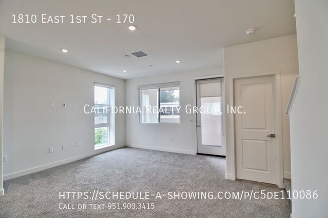 Photo - 1810 E 1st St