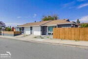Photo - Remodeled 2Bdm 1Ba Duplex in the Heart of ... House