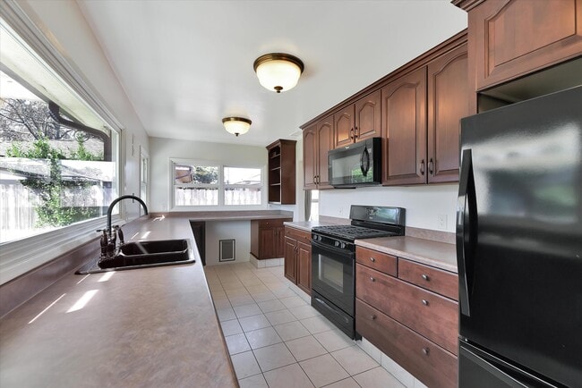 Photo - 5341 Waring Rd