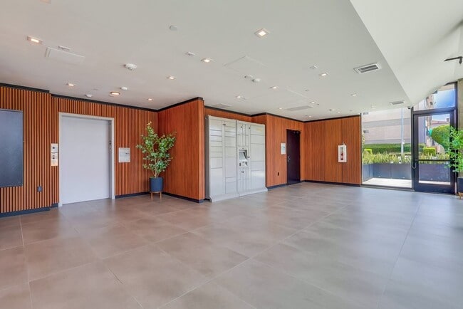 Building Photo - Brand New Lofts w/City Views and In Unit 504