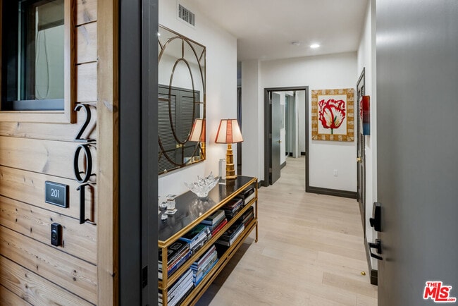 Photo - 118 Orlando Ave Unit 201