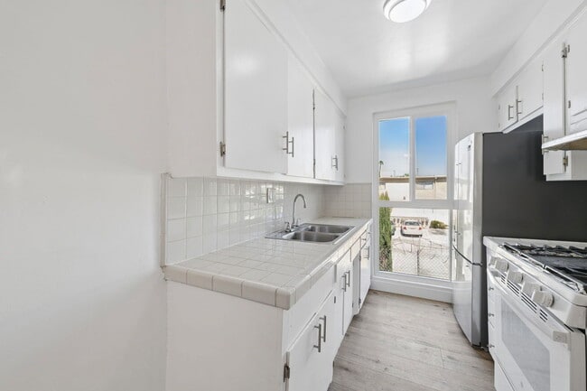 Photo - 6828 Fulton Ave Unit 6