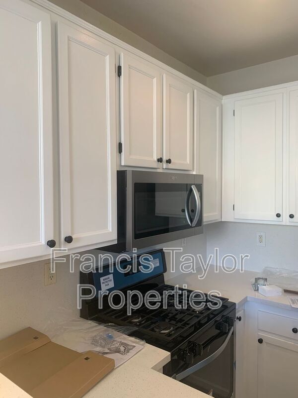 Photo - 870 N Fig St