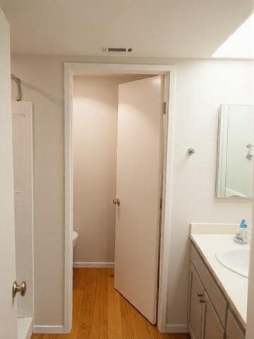 Photo - 810 Baker St