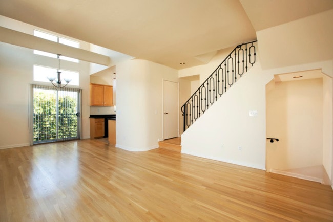 Building Photo - 900 N Croft Ave Unit 3