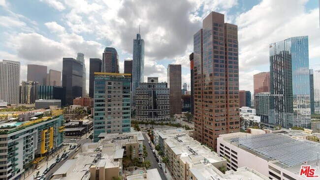 Photo - 1100 Wilshire Blvd Unit 1708