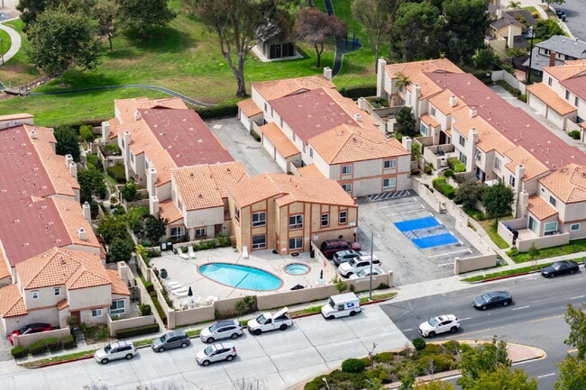 Resort-style amenities in a highly desirab... - Resort-style amenities in a highly desirab... Apartment