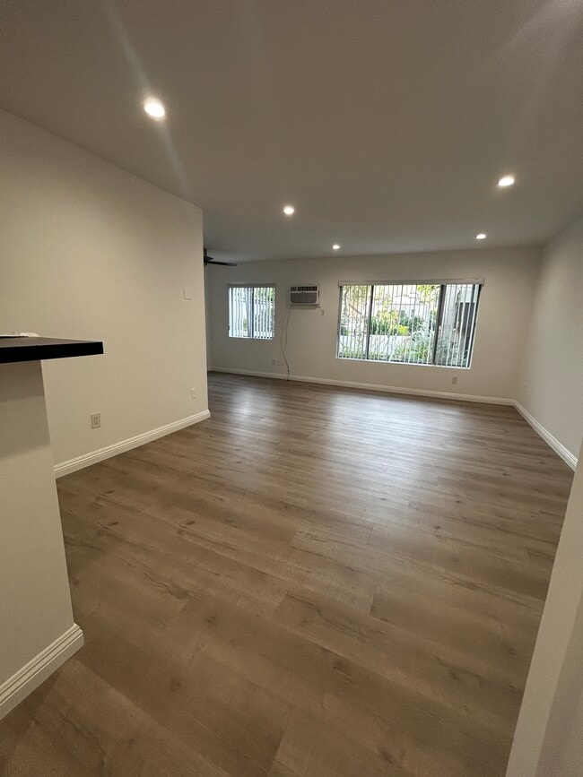 Living roomu - 649 Westbourne Dr