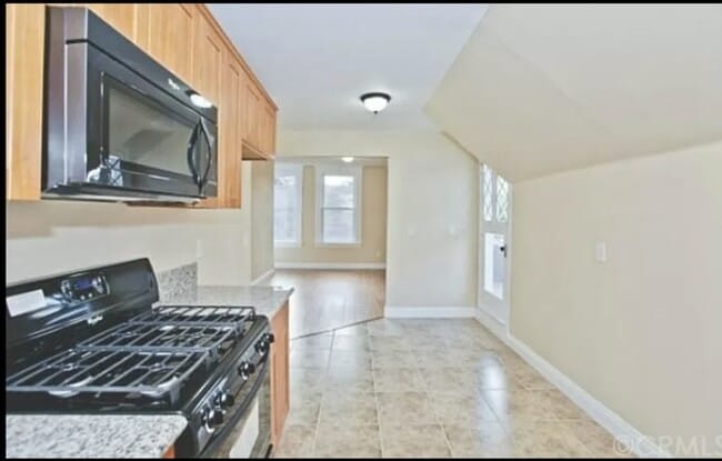 Photo - 364 E Pearl St