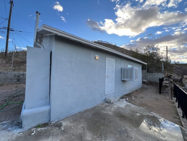 Photo - 216 Hutchison St Unit 216 1/2