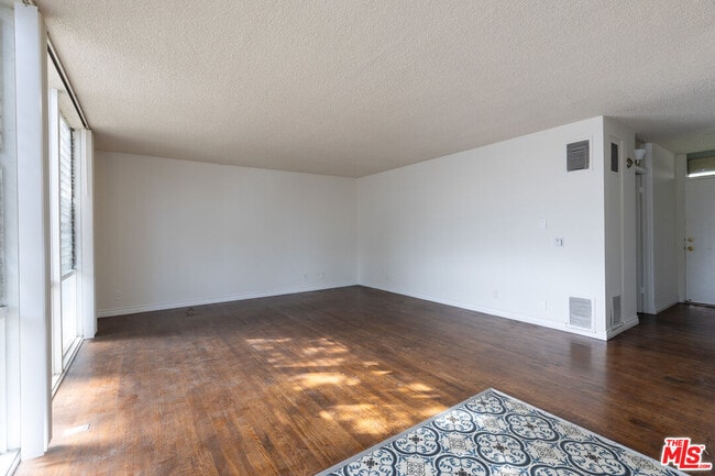 Photo - 11133 Rose Ave Unit 9