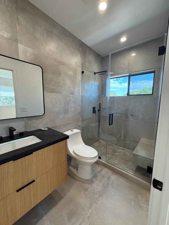 Photo - 9213 White Oak Ave