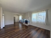 Photo - 577 W 4th St