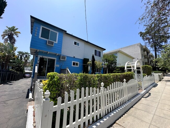 Photo - Corner 1 Bedroom Apartment in Los Feliz!