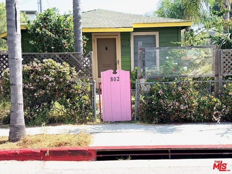 Photo - 802 Superba Ave