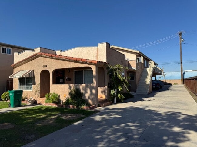 Building Photo - 253 E Plymouth St Unit 257