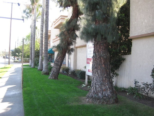 Building Photo - 15810 Vanowen St Unit 2 br