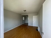 Photo - 649 Hawthorne St Unit B