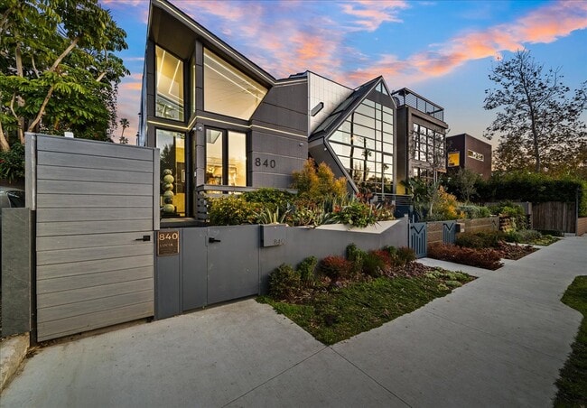 Photo - 840 California Ave