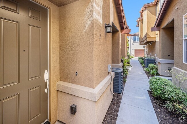 Building Photo - 3 Bedroom 2 1/2 Bath Condo with yard and g...