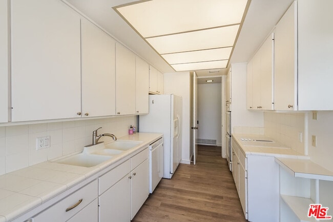 Photo - 11805 Mayfield Ave Unit 305