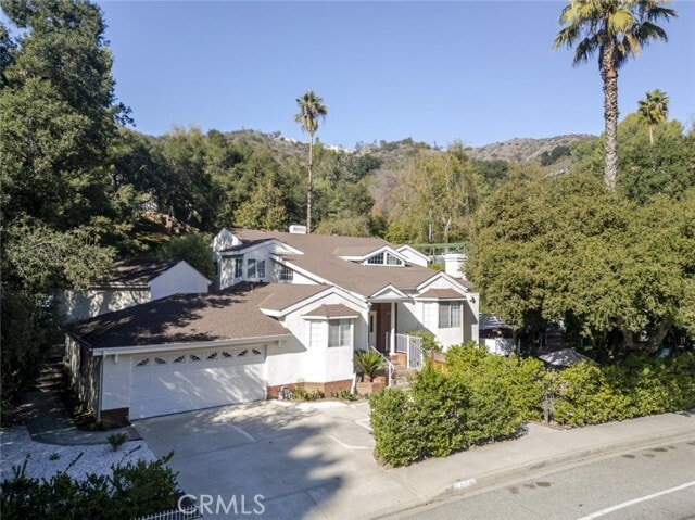 Building Photo - 2255 E Chevy Chase Dr