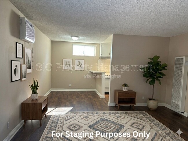Building Photo - 3104 Montrose Ave Unit 6