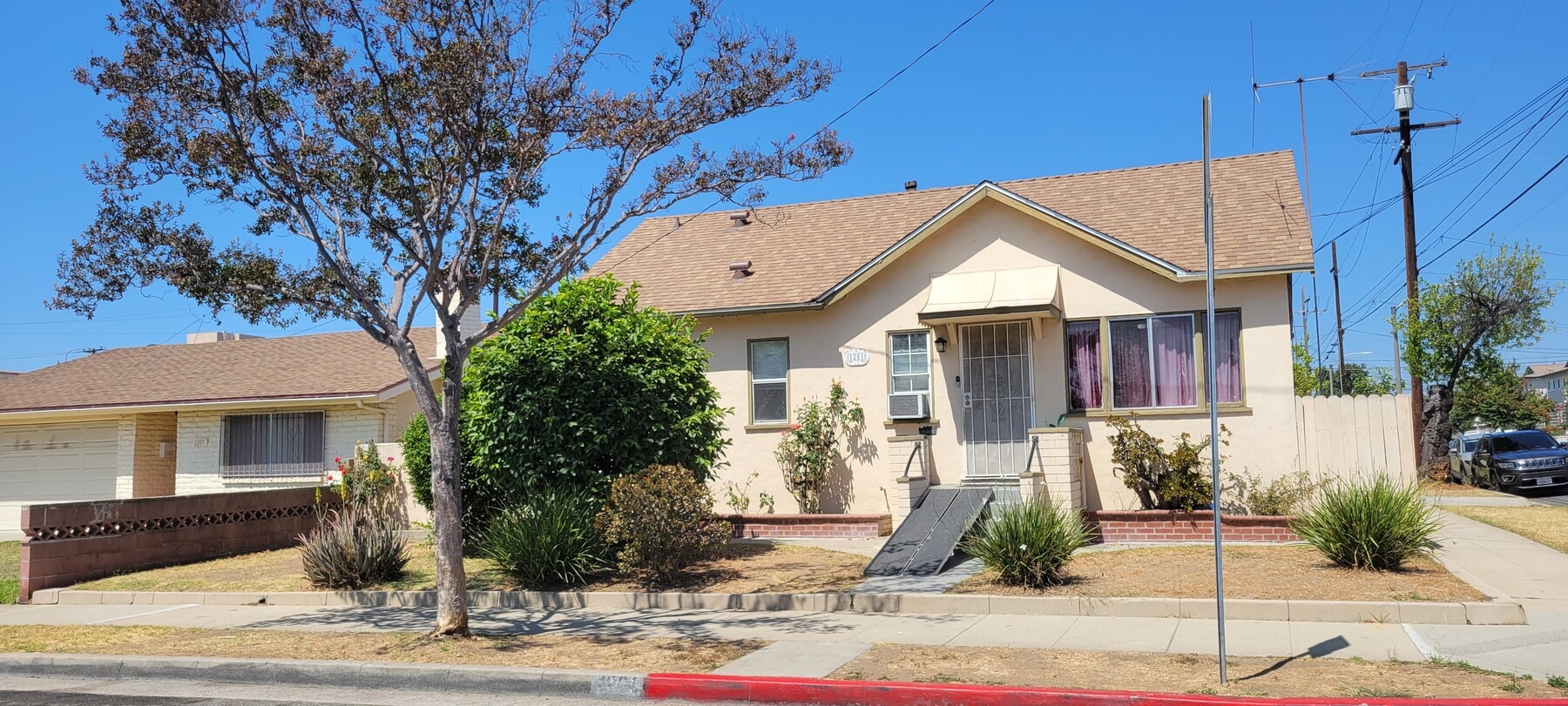 The ramp leading to the font door as shown in the photo is not included - 1201 S Electric Ave