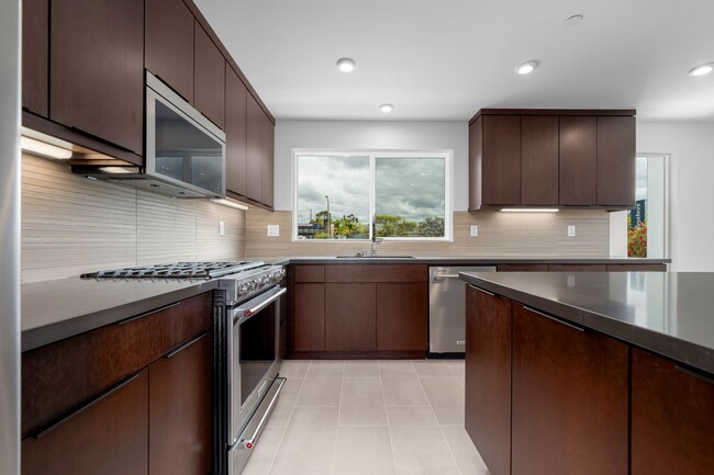 Coming soon! Brand new 4 bedroom Mira Mesa... - Coming soon! Brand new 4 bedroom Mira Mesa... House