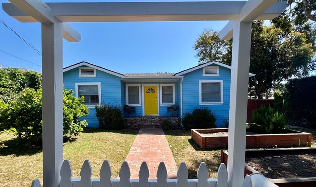 Building Photo - 2 bedroom, 2 bathroom Bright and Happy Home Near Downtown Santa Barbara