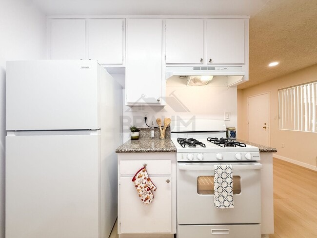 Photo - 5461 Kester Ave Unit 122
