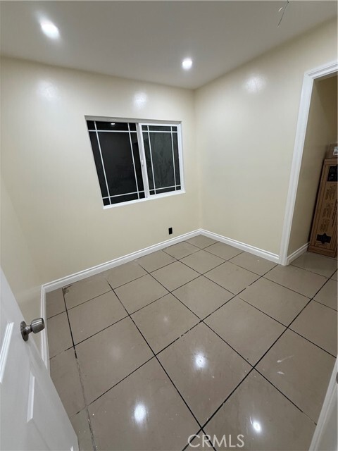 Photo - 2853 E 6th St