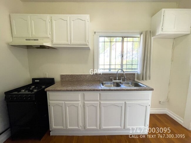 Photo - 2161 Clifford St