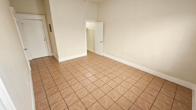 Photo - 743 S Burlington Ave Unit 4