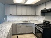 Kitchen - 1011 W 7th St Unit 3