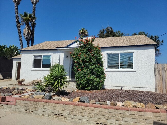 Building Photo - Renovated 2bd/1bth Single Family Home in R...